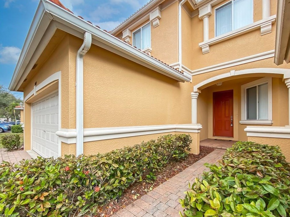 10037 Salina St, Fort Myers, FL 33905-5492