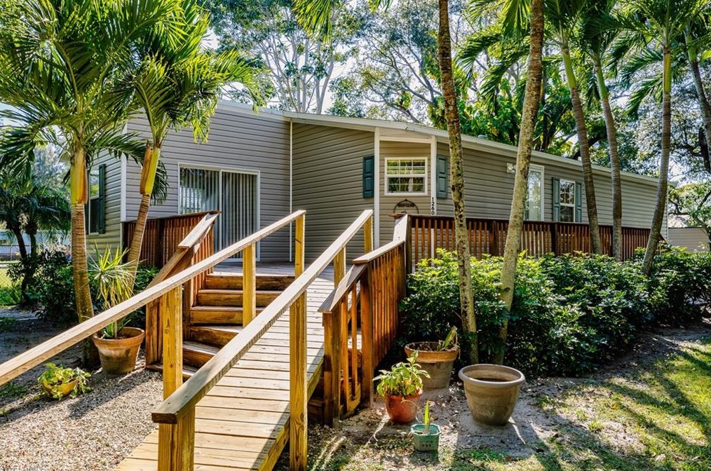 12601 Water Ln, Fort Myers, FL 33908-3148