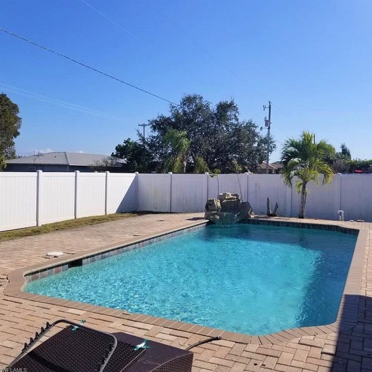 715 Juanita Ct, Cape Coral, FL 33909-1943