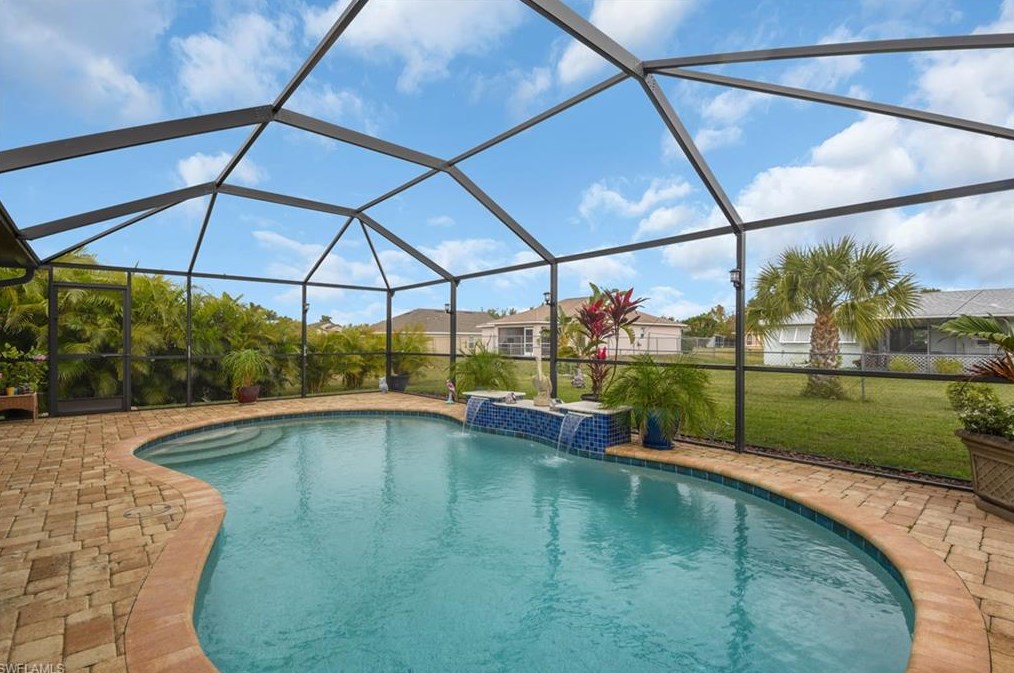 1009 33rd St, Cape Coral, FL 33914-5268