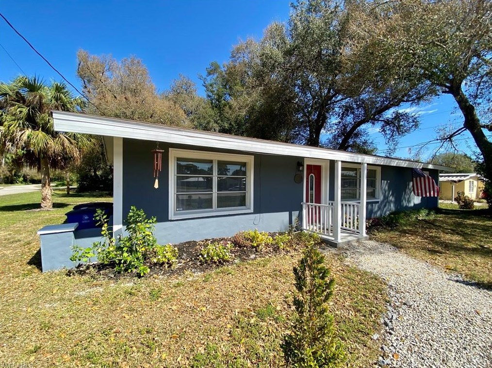 90 Evergreen Rd, Fort Myers, FL 33903-5557