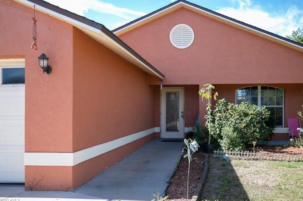 1860 Velasco St, Fort Myers, FL 33916-2729