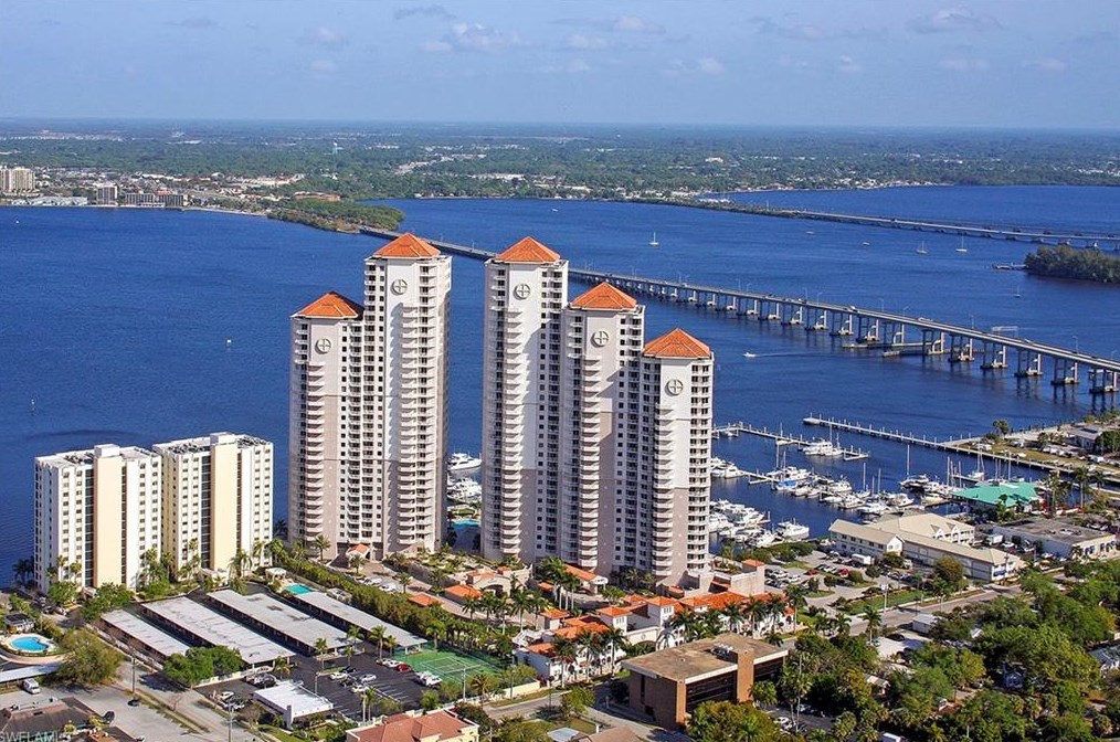 2080 1st St, Fort Myers FL  33901-3118 exterior