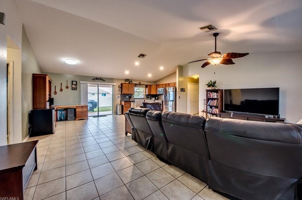 1421 9th Ave, Cape Coral, FL 33909-1420
