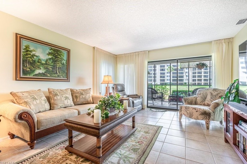 7402 Lake Breeze Dr, Fort Myers, FL 33907-8048
