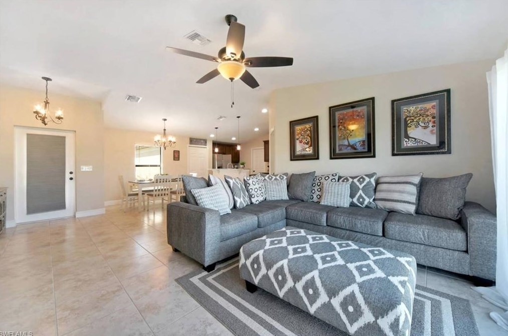 2235 9th St, Cape Coral, FL 33993-7165