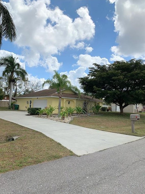 1613 8th Pl, Cape Coral, FL 33909-8916