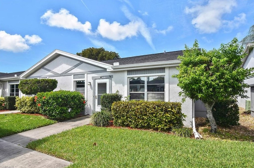 6832 Bogey Dr, Fort Myers, FL 33919-6385