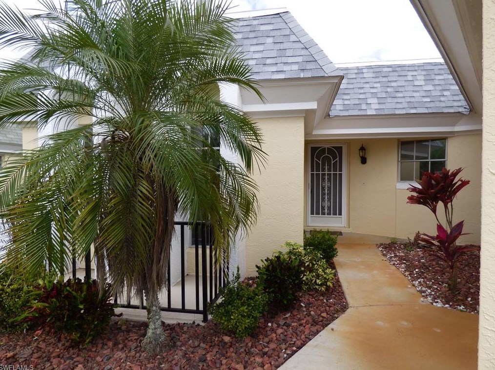 2 Plaza Ct, Lehigh Acres, FL 33936