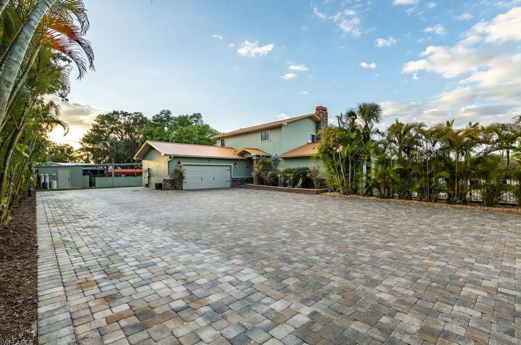 2130 Gardner Rd, Alva, FL 33920-3812