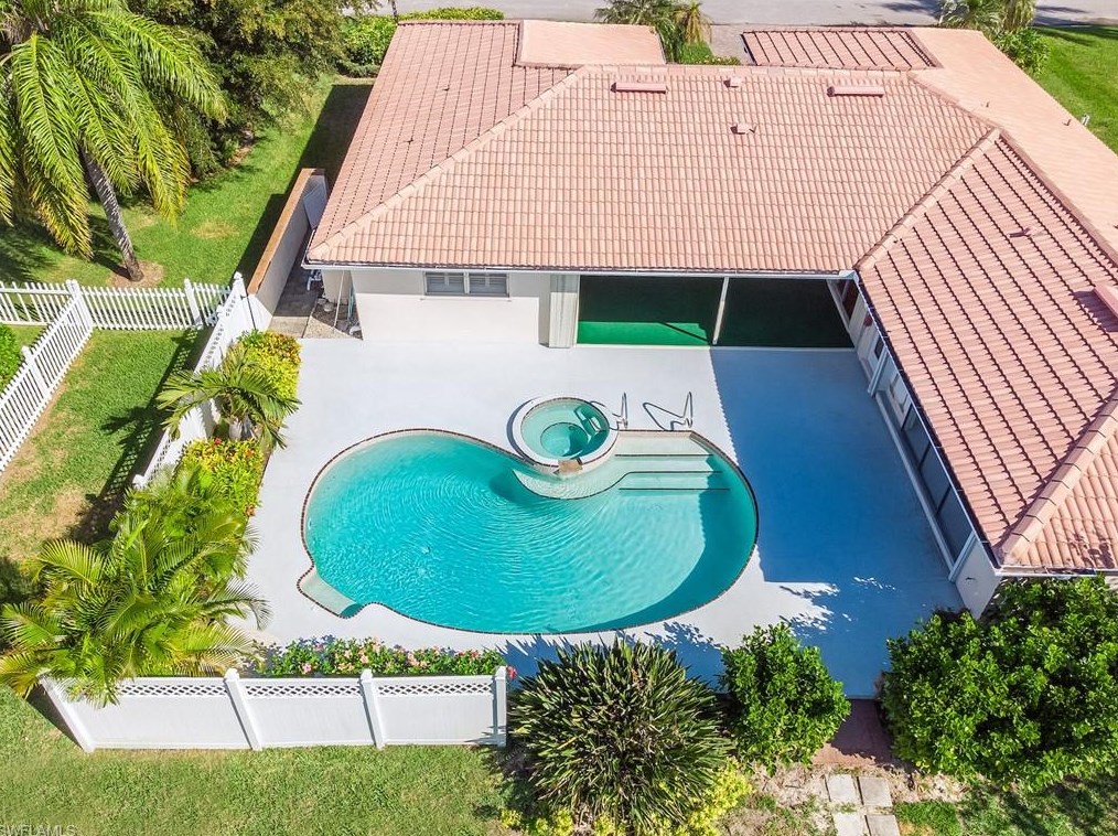1040 Bal Isle Dr, Fort Myers, FL 33919-5904