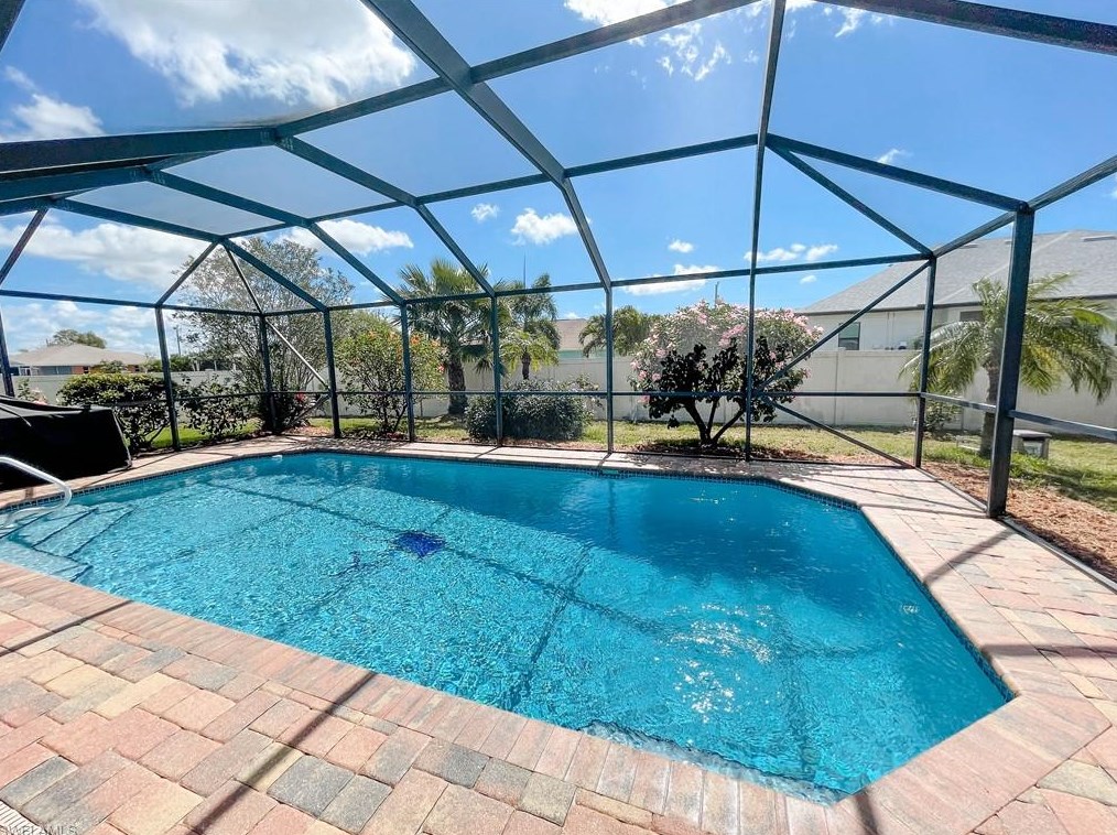 2524 Diplomat Pkwy, Cape Coral, FL 33993-4825