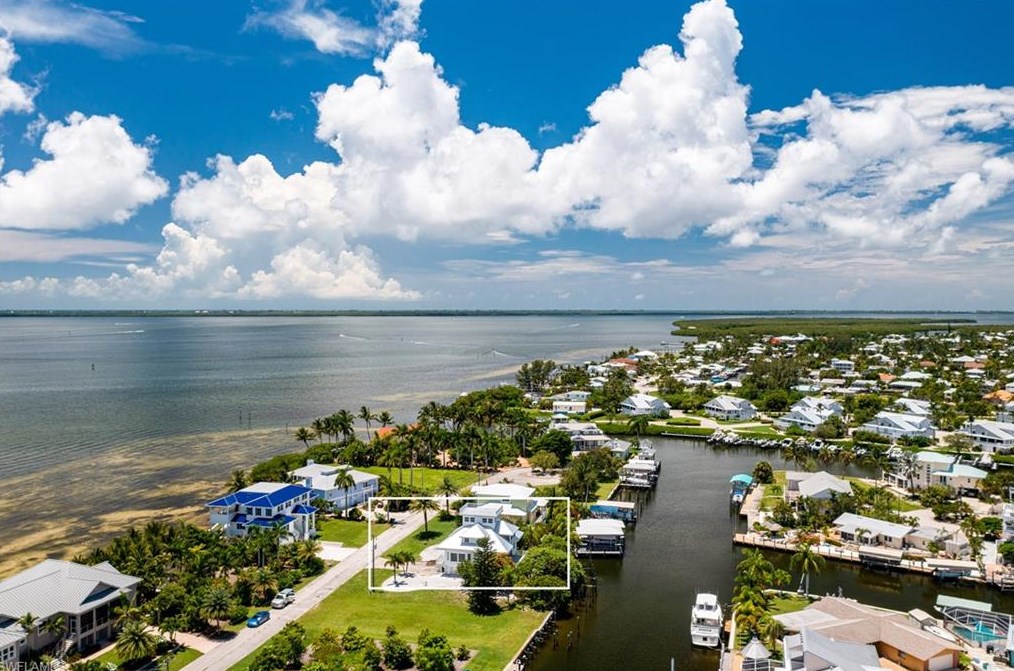 2113 Macadamia Ln, Saint James City, FL 33956