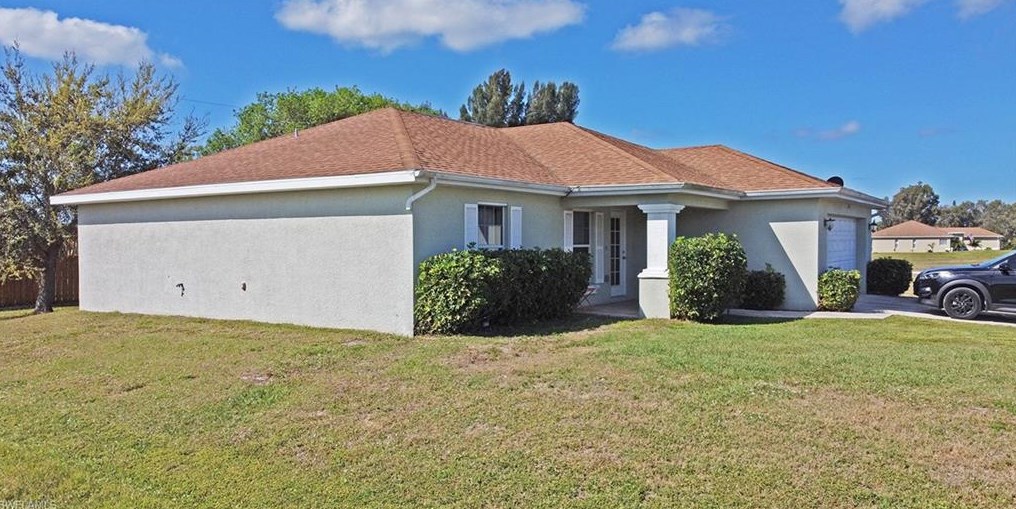 2754 5th Ter, Cape Coral, FL 33993-7044