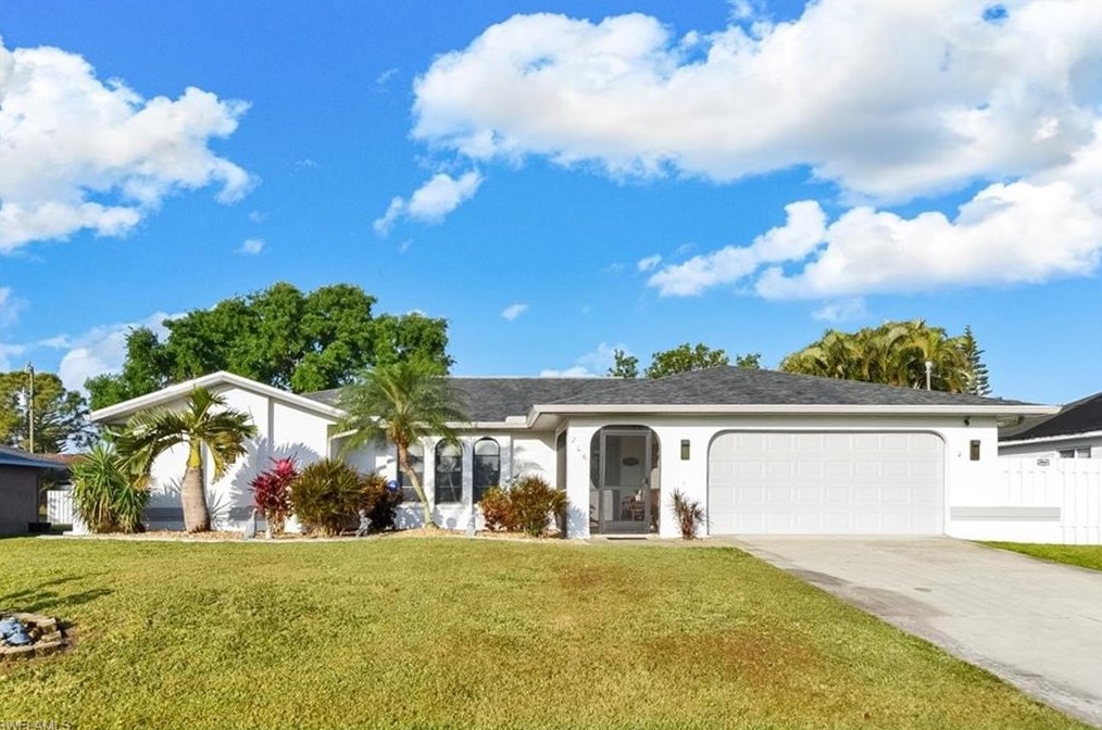 206 9th Pl, Cape Coral, FL 33909-2630