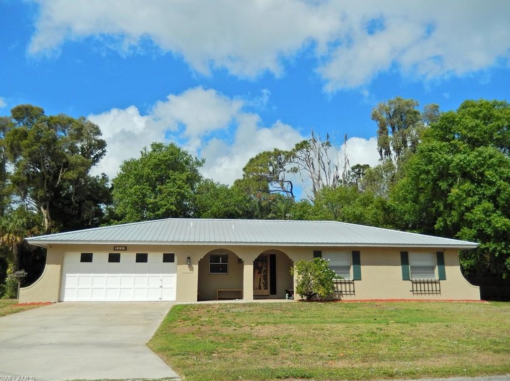 2431 Westwood Dr, Fort Myers, FL 33917-2539