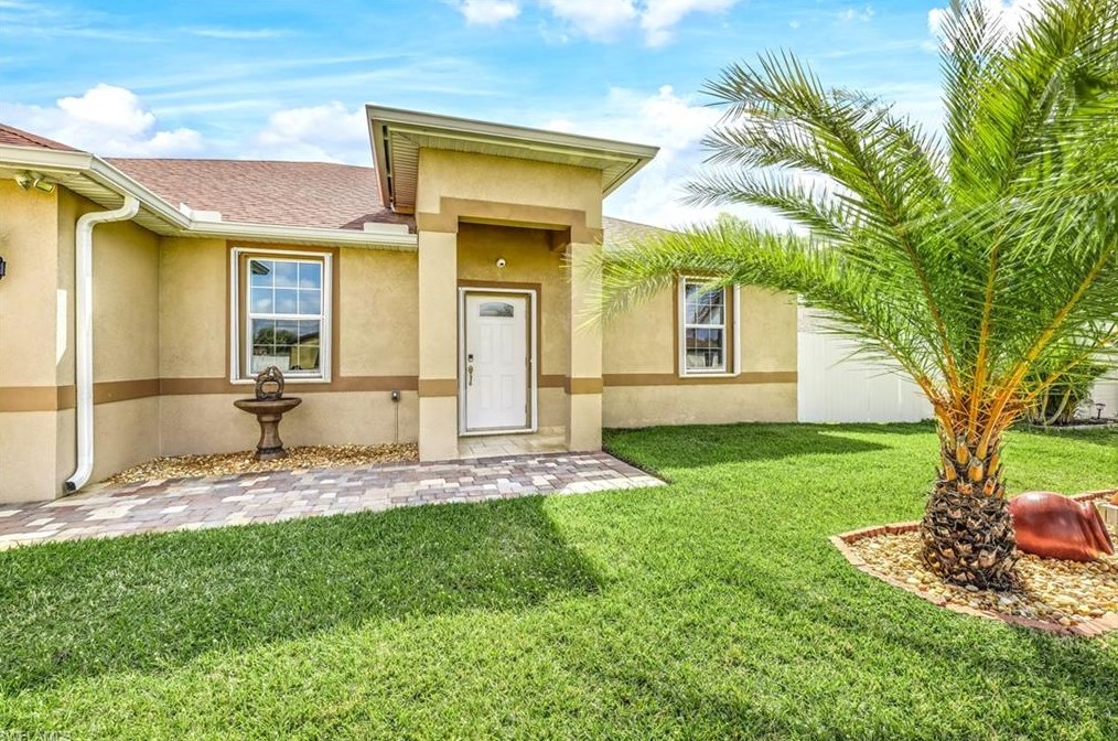 151 Santa Barbara Pl, Cape Coral, FL 33990-1072