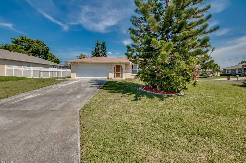 927 18th Ter, Cape Coral, FL 33909-8909