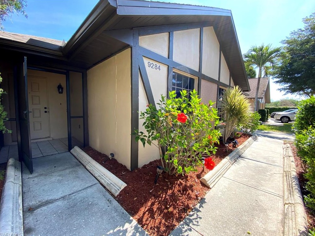 9284 Lennex Ln, Fort Myers, FL 33919-4310