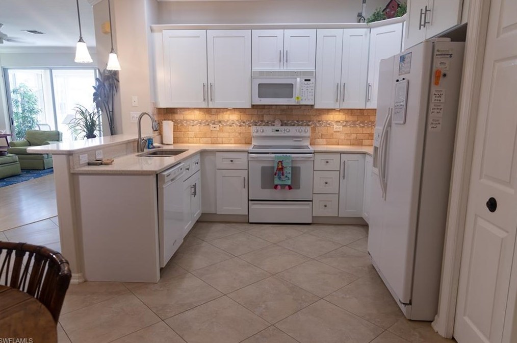 8847 Bay Cir, Fort Myers, FL 33908-6684