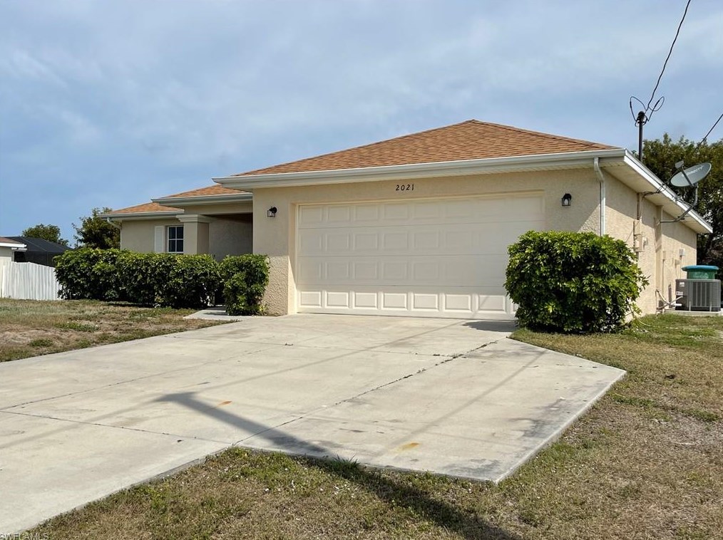 2021 Embers Pkwy, Cape Coral, FL 33993-7646