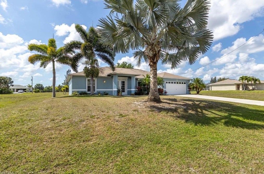 2904 7th St, Cape Coral, FL 33993-7029
