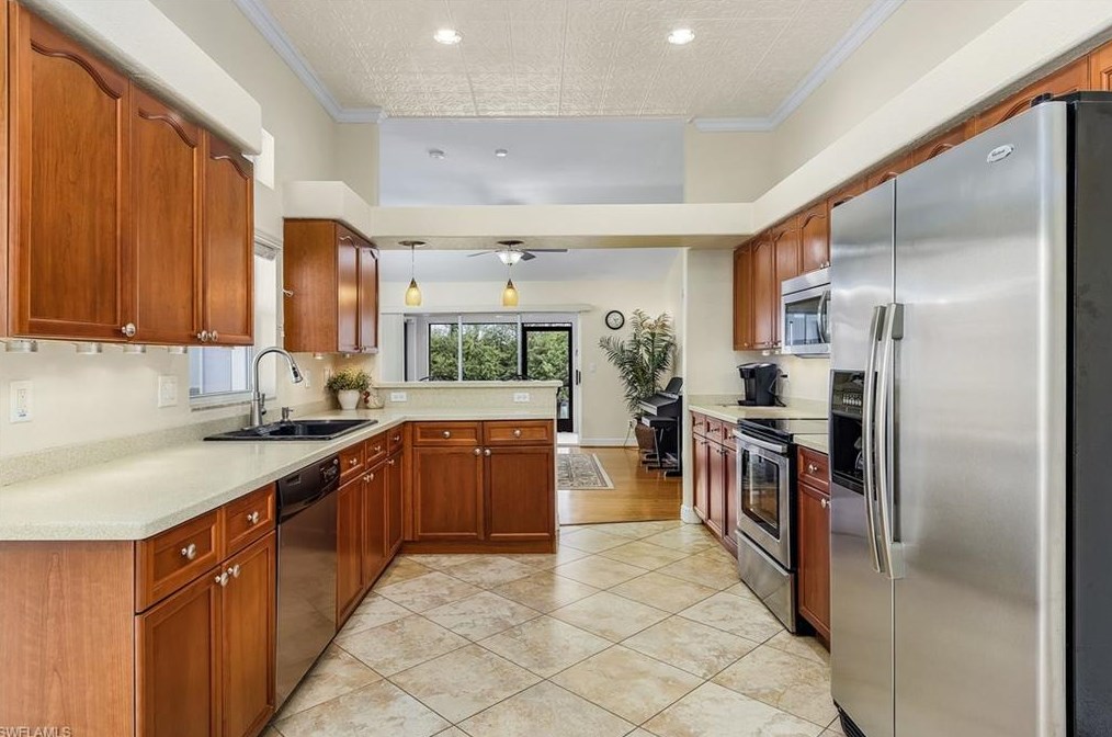 617 38th Ave, Cape Coral, FL 33993-6321