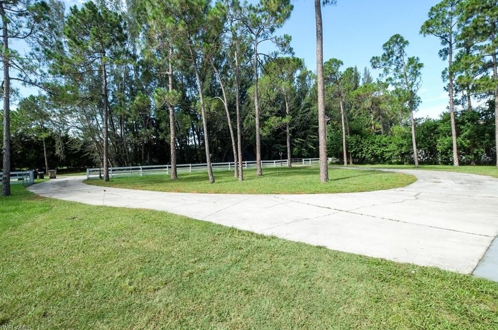 1907 Wade Dr, Cape Coral, FL 33991-2384