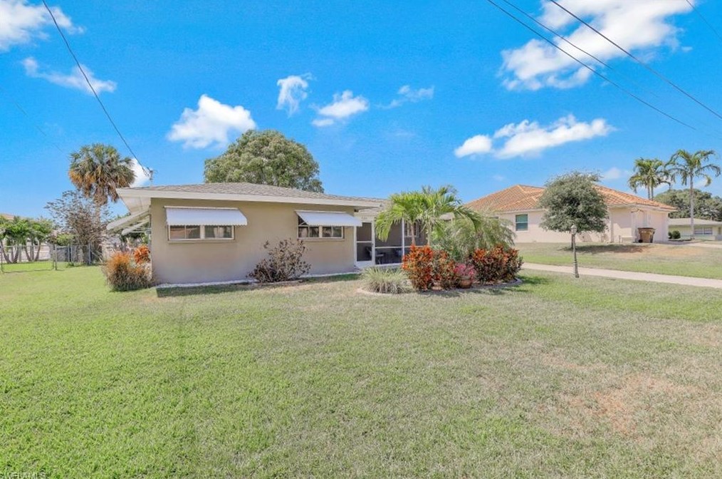 5124 Manor Ct, Cape Coral, FL 33904-5643
