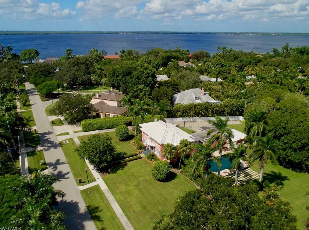 1323 Gasparilla Dr, Fort Myers, FL 33901