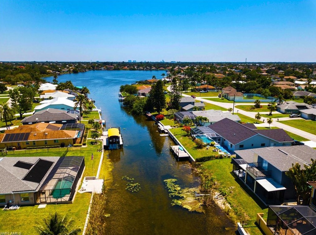 128 5th St, Cape Coral, FL 33990-1055