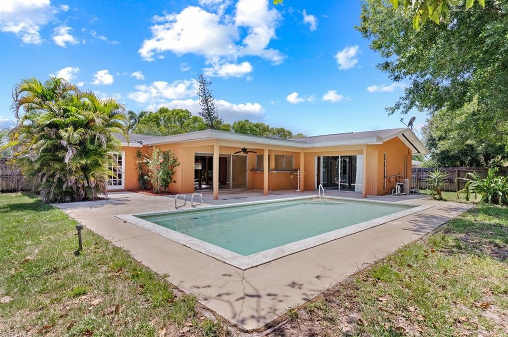 905 Dean Way, Fort Myers, FL 33919-3207