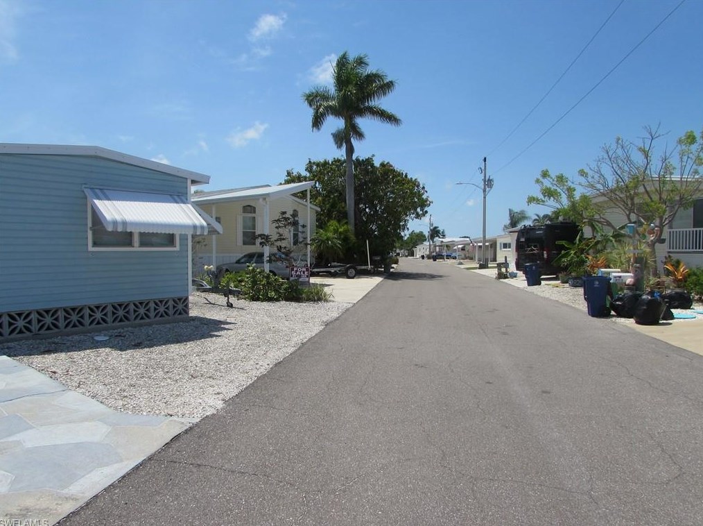 3751 Blueberry Ln, Saint James City, FL 33956