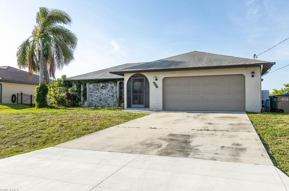 1221 11th Ter, Cape Coral, FL 33909-1595