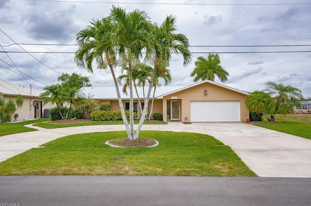 1225 54th Ln, Cape Coral, FL 33914-7074