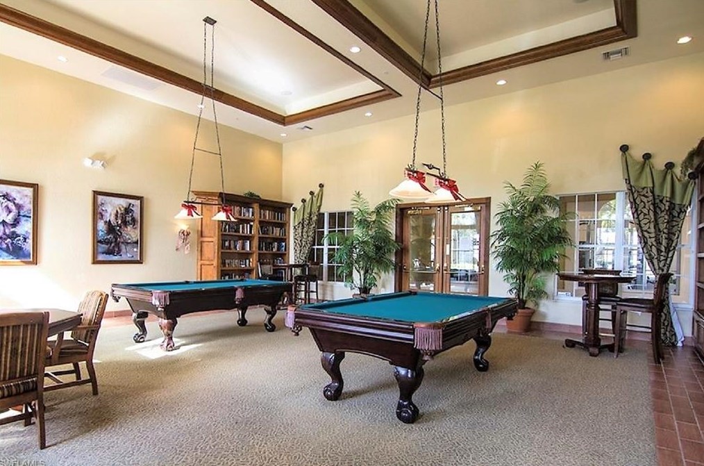 9005 Colby Dr, Fort Myers FL  33919-3284 exterior