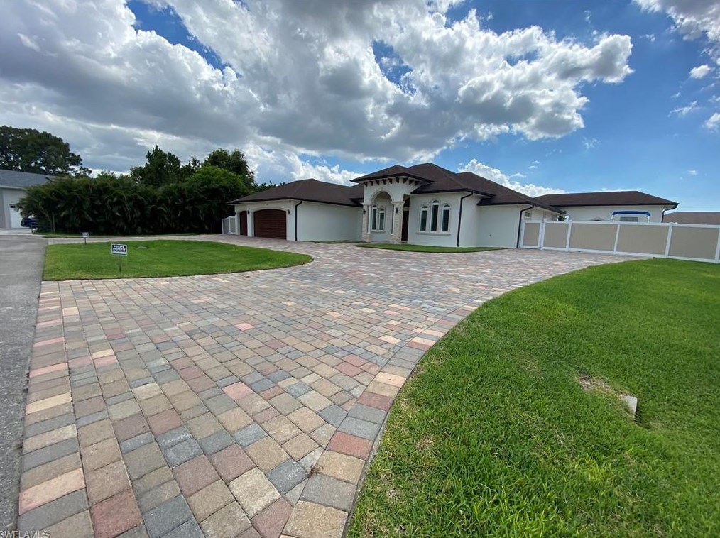 420 Sw 7th Ct, Cape Coral, FL 33991