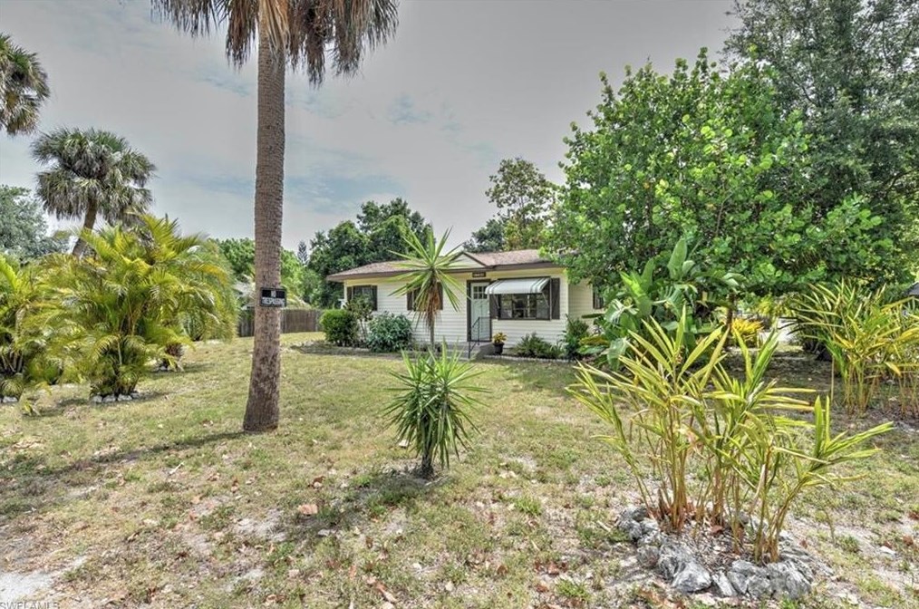 1700 Ixora Dr, Fort Myers, FL 33917-3923