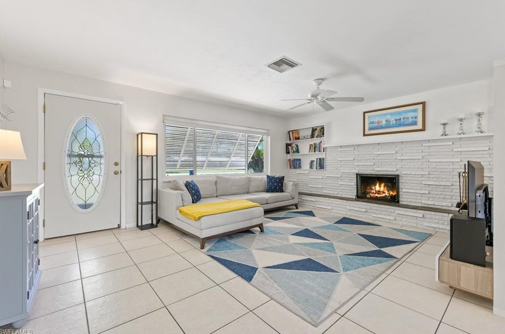 577 Val Mar Dr, Fort Myers, FL 33919-3140