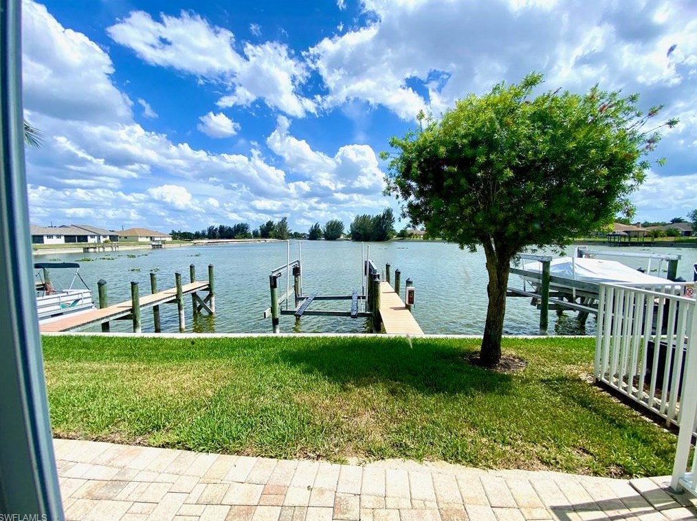320 3rd St, Cape Coral, FL 33990-1029