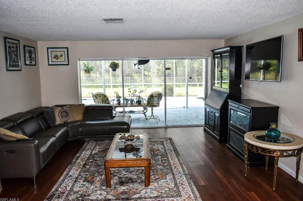 5540 Burnham Ct, Fort Myers, FL 33903-4913