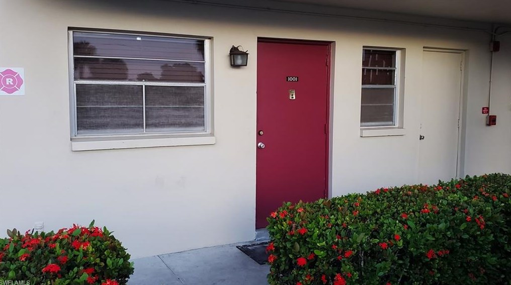1001 Tropic Ter, Fort Myers, FL 33903-5237