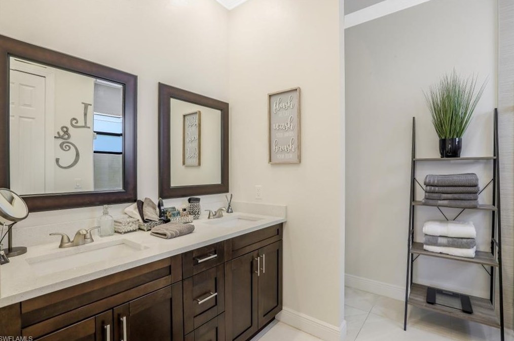 2730 41st Pl, Cape Coral FL  33993-8809 exterior