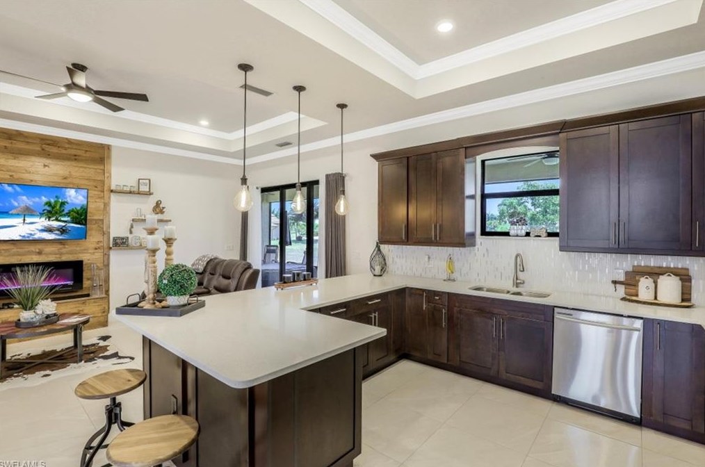 2730 41st Pl, Cape Coral FL  33993-8809 exterior