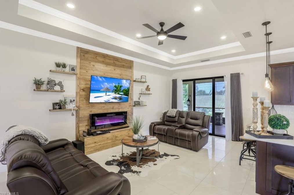 2730 41st Pl, Cape Coral FL  33993-8809 exterior