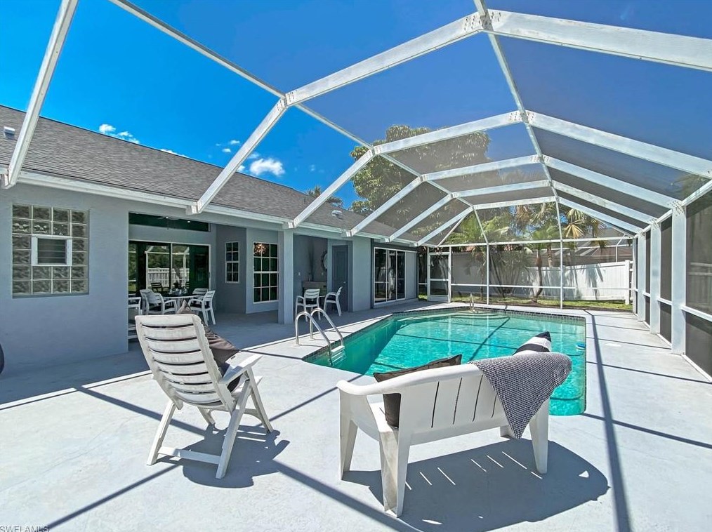 4204 Country Club Blvd, Cape Coral, FL 33904-5237