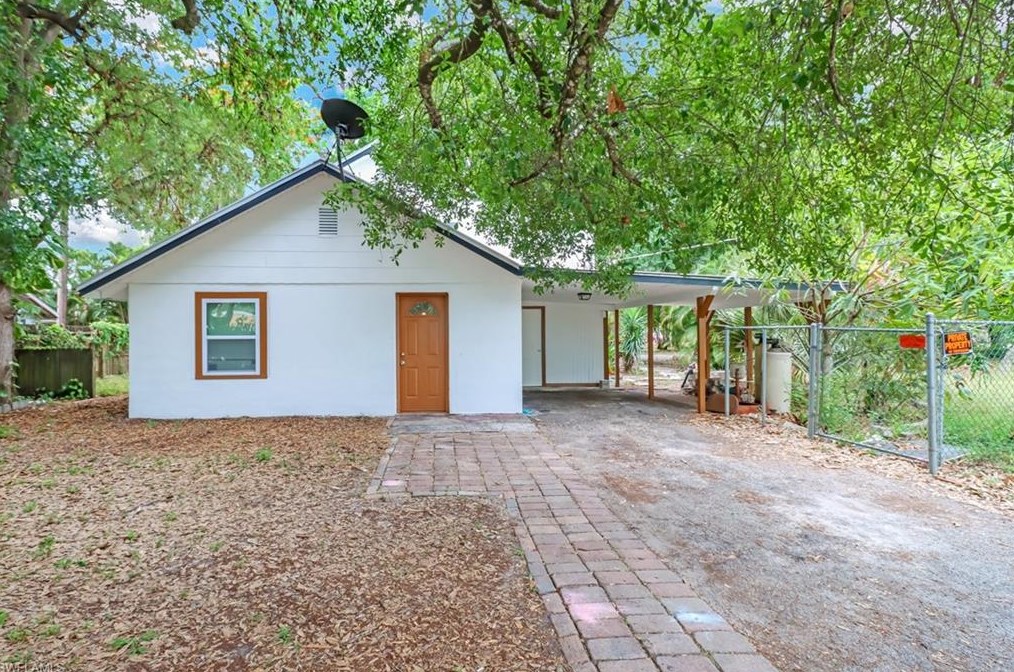 2208 Williams Dr, Fort Myers, FL 33901-7247