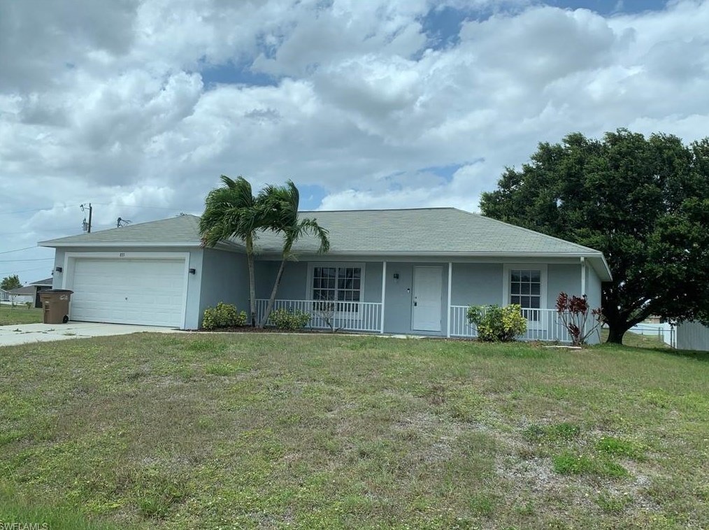 833 10th St, Cape Coral, FL 33909-1430