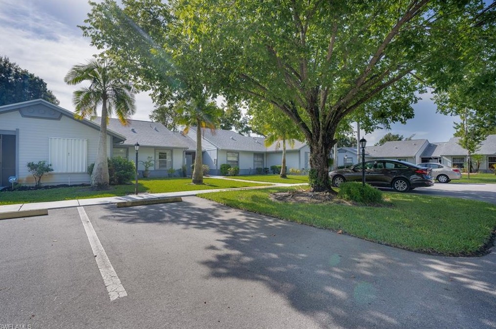 10599 Roxbury Ct, Lehigh Acres, FL 33936
