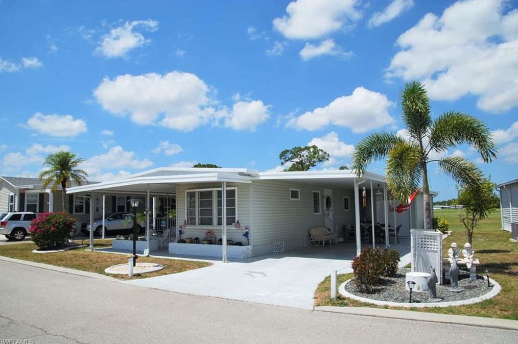 217 Nicklaus Blvd, Fort Myers, FL 33903-2617